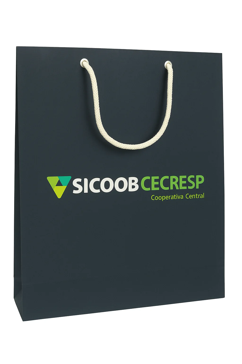 Fotografia real de amostras de sacolas personalizadas, referência Sicoob