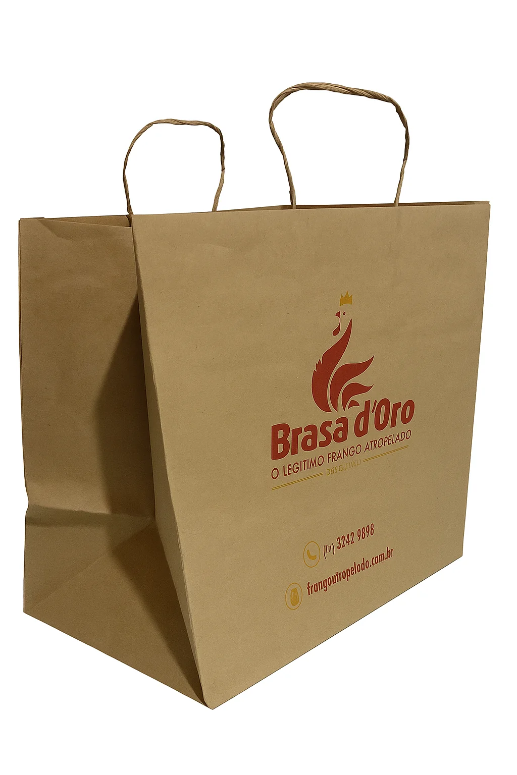 Fotografia real de sacolas kraft com alça de papel torcido, referência kraft-alca-retorcida-2